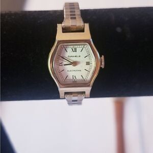 Vintage Caravelle Ladies gold stretch Watch